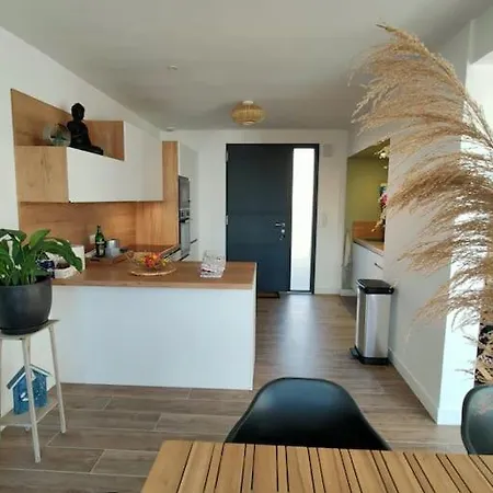 Maison Familiale Bord De * لا توربال